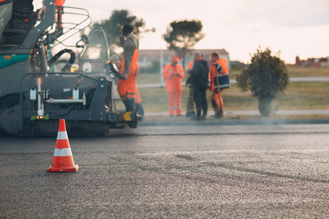 asphalt-paving-paver-machine-and-workers-new-roa-PWADLS8.jpg